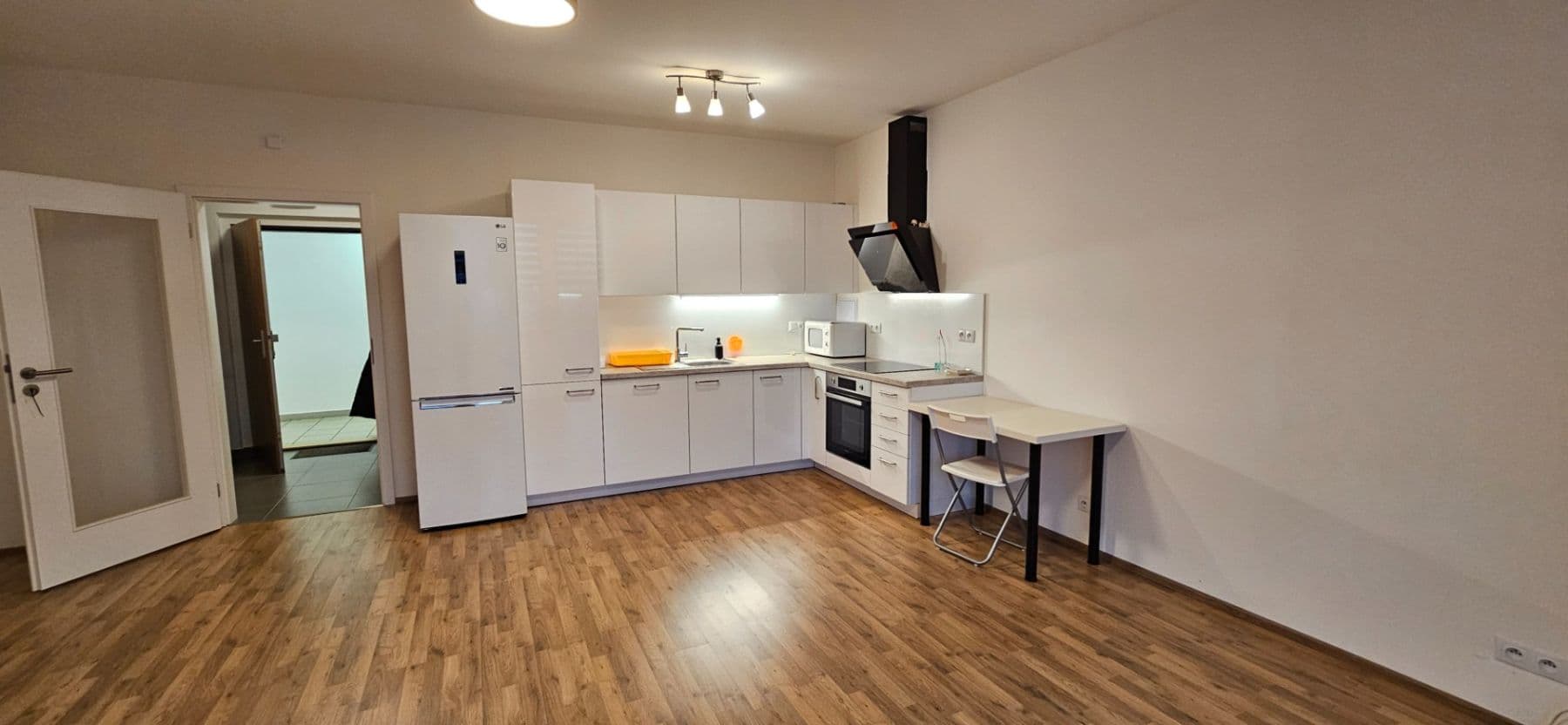 Pronájem bytu 1+kk 50 m², Velvarská, Horoměřice, Středočeský kraj Pronájem bytu 1+kk 50 m², Velvarská, Horoměřice, Středočeský kraj