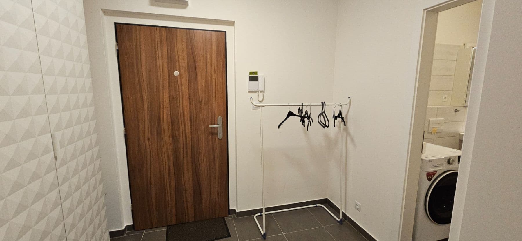 Pronájem bytu 1+kk 50 m², Velvarská, Horoměřice, Středočeský kraj Pronájem bytu 1+kk 50 m², Velvarská, Horoměřice, Středočeský kraj