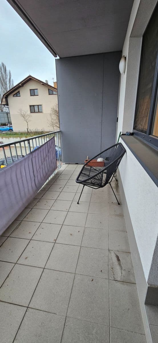 Pronájem bytu 1+kk 50 m², Velvarská, Horoměřice, Středočeský kraj Pronájem bytu 1+kk 50 m², Velvarská, Horoměřice, Středočeský kraj