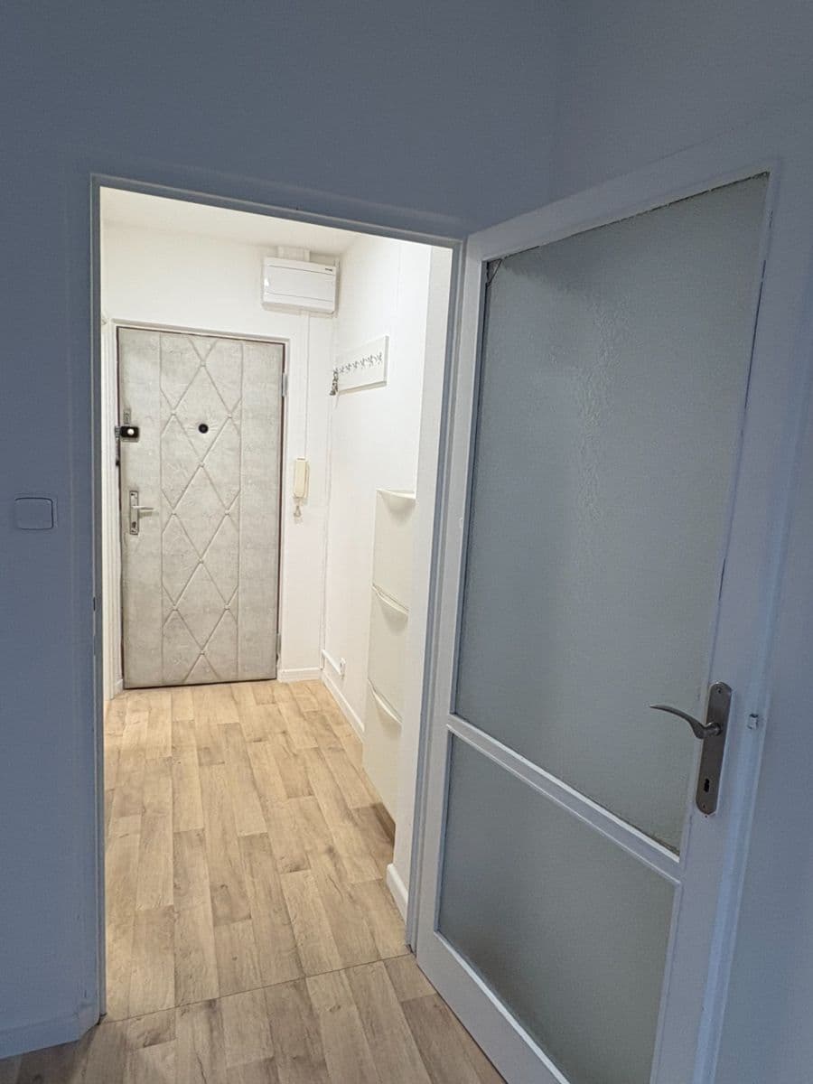 Pronájem bytu 1+1 35 m², 2. května, Zlín, Zlínský kraj Pronájem bytu 1+1 35 m², 2. května, Zlín, Zlínský kraj