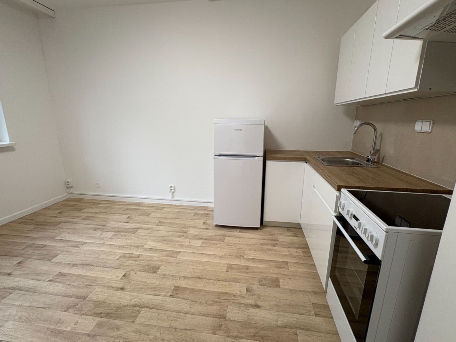 Pronájem bytu 1+1 35 m², 2. května, Zlín, Zlínský kraj Pronájem bytu 1+1 35 m², 2. května, Zlín, Zlínský kraj