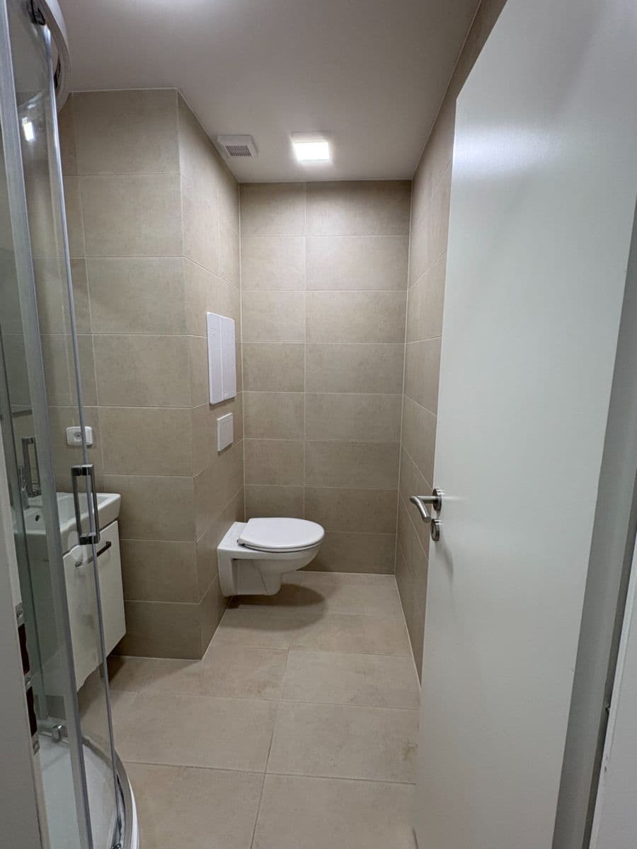 Pronájem bytu 1+1 35 m², 2. května, Zlín, Zlínský kraj Pronájem bytu 1+1 35 m², 2. května, Zlín, Zlínský kraj