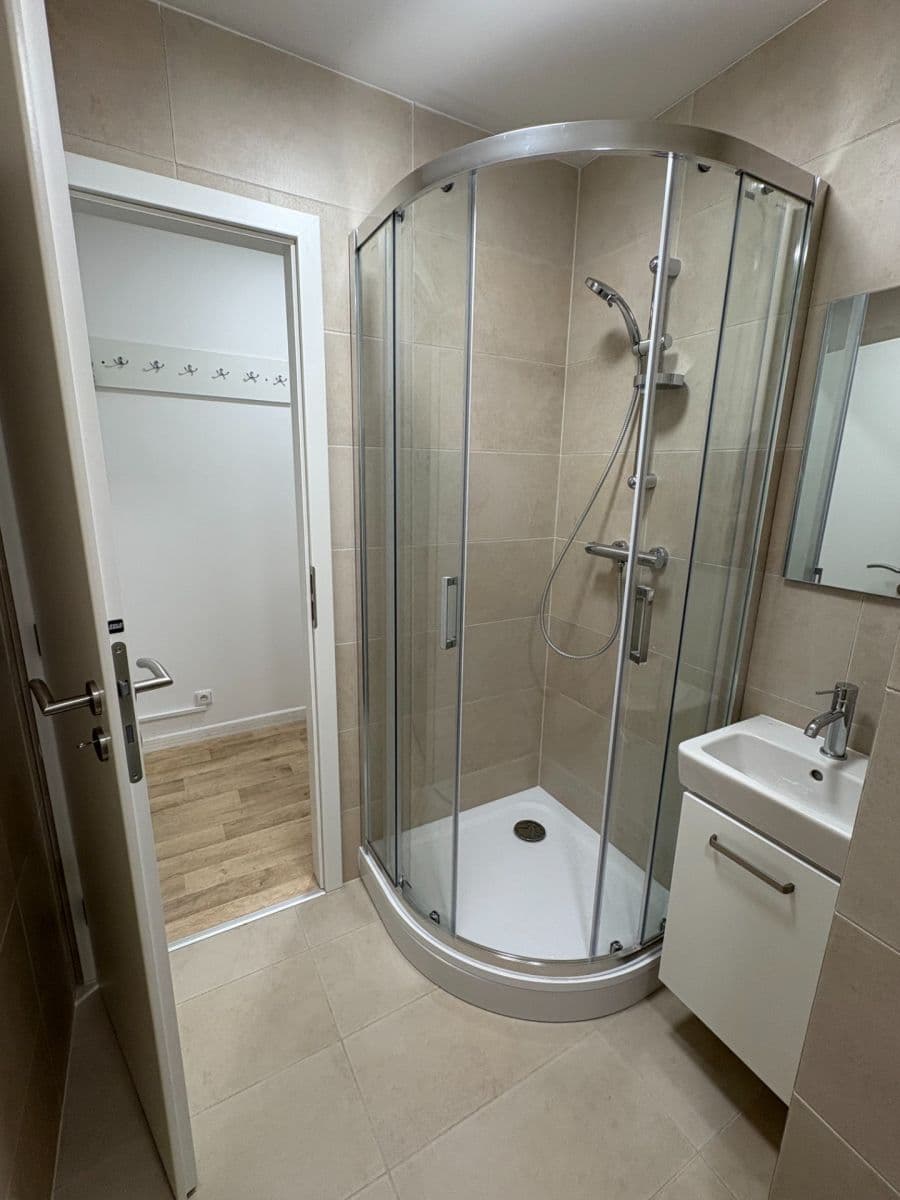 Pronájem bytu 1+1 35 m², 2. května, Zlín, Zlínský kraj Pronájem bytu 1+1 35 m², 2. května, Zlín, Zlínský kraj