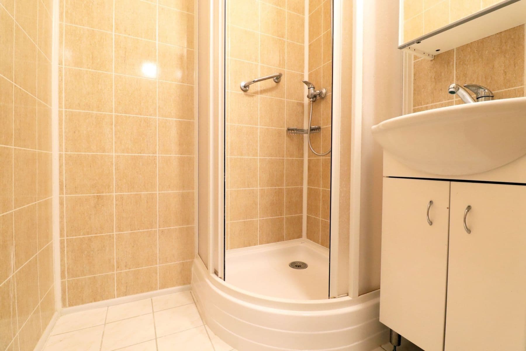 Pronájem bytu 2+1 55 m², náměstí Na Balabence, Praha, Praha Pronájem bytu 2+1 55 m², náměstí Na Balabence, Praha, Praha