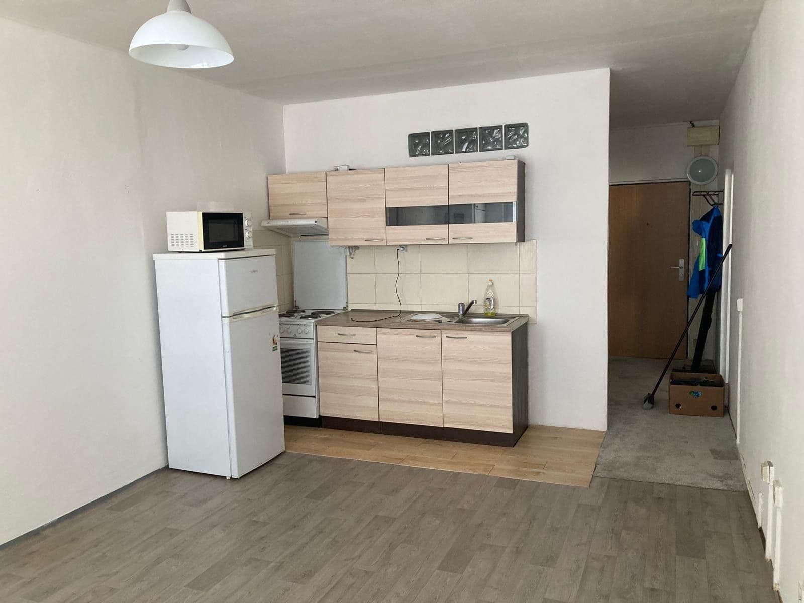 Pronájem bytu 2+kk 48 m², třída Edvarda Beneše, Hradec Králové, Královéhradecký kraj Pronájem bytu 2+kk 48 m², třída Edvarda Beneše, Hradec Králové, Královéhradecký kraj