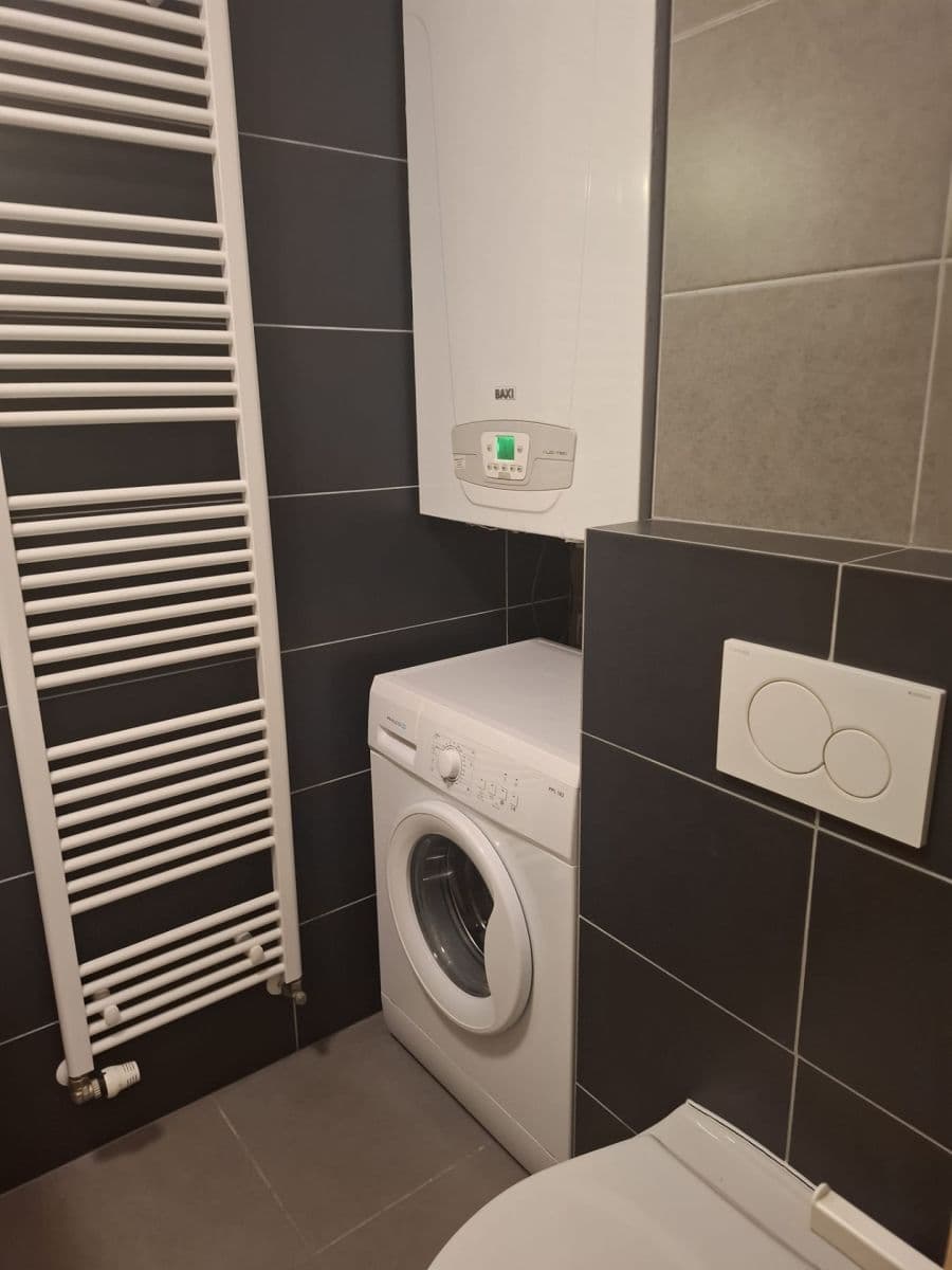 Pronájem bytu 1+kk 34 m², Jabloňová, Moravany, Jihomoravský kraj Pronájem bytu 1+kk 34 m², Jabloňová, Moravany, Jihomoravský kraj