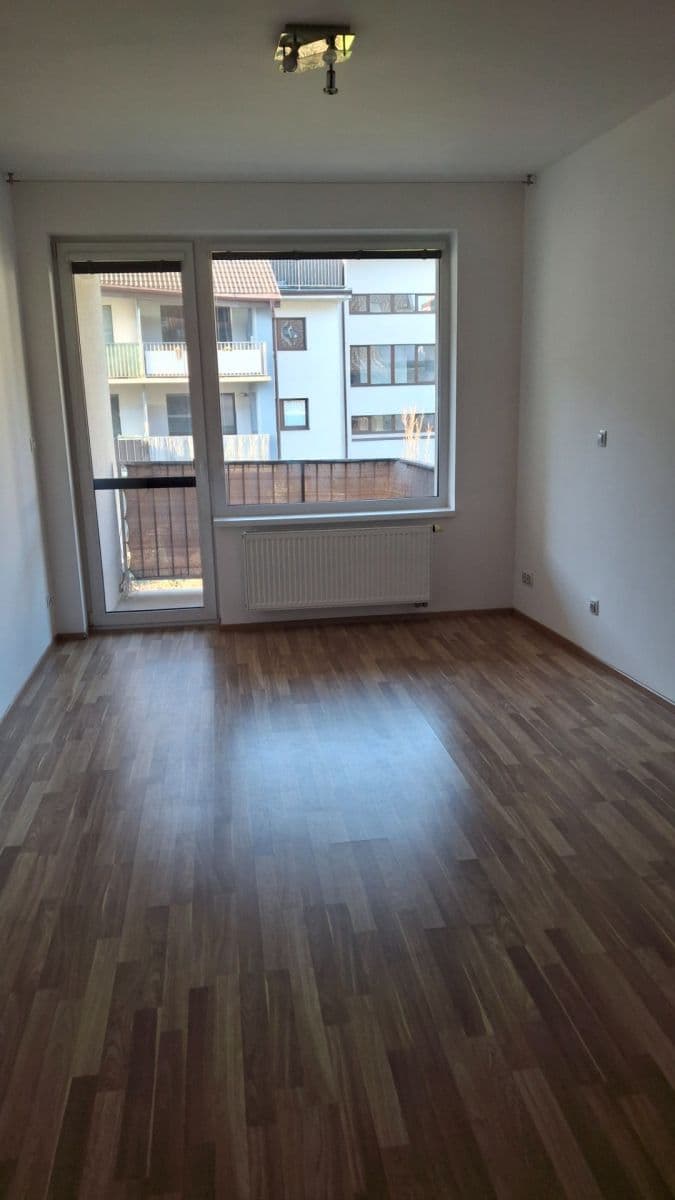 Pronájem bytu 1+kk 34 m², Jabloňová, Moravany, Jihomoravský kraj Pronájem bytu 1+kk 34 m², Jabloňová, Moravany, Jihomoravský kraj