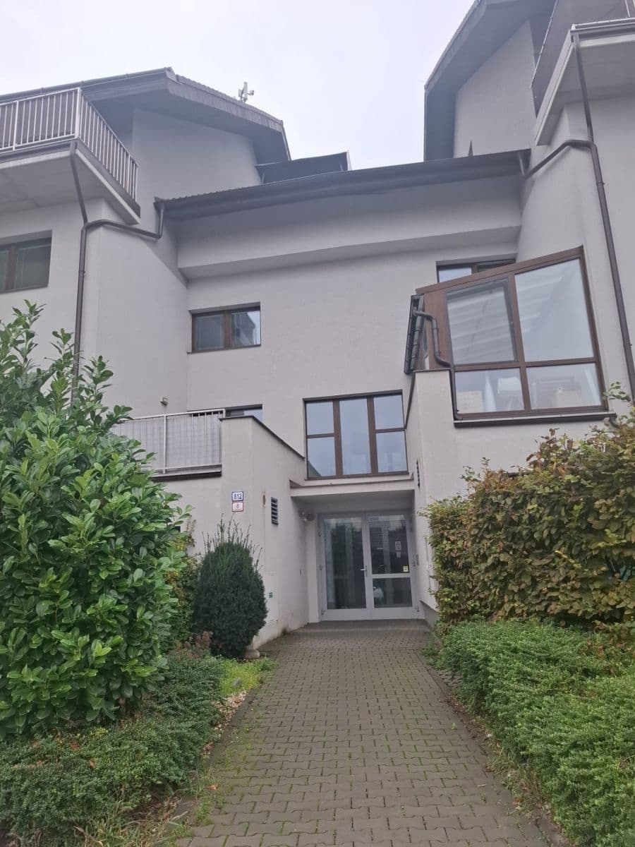 Pronájem bytu 1+kk 34 m², Jabloňová, Moravany, Jihomoravský kraj Pronájem bytu 1+kk 34 m², Jabloňová, Moravany, Jihomoravský kraj