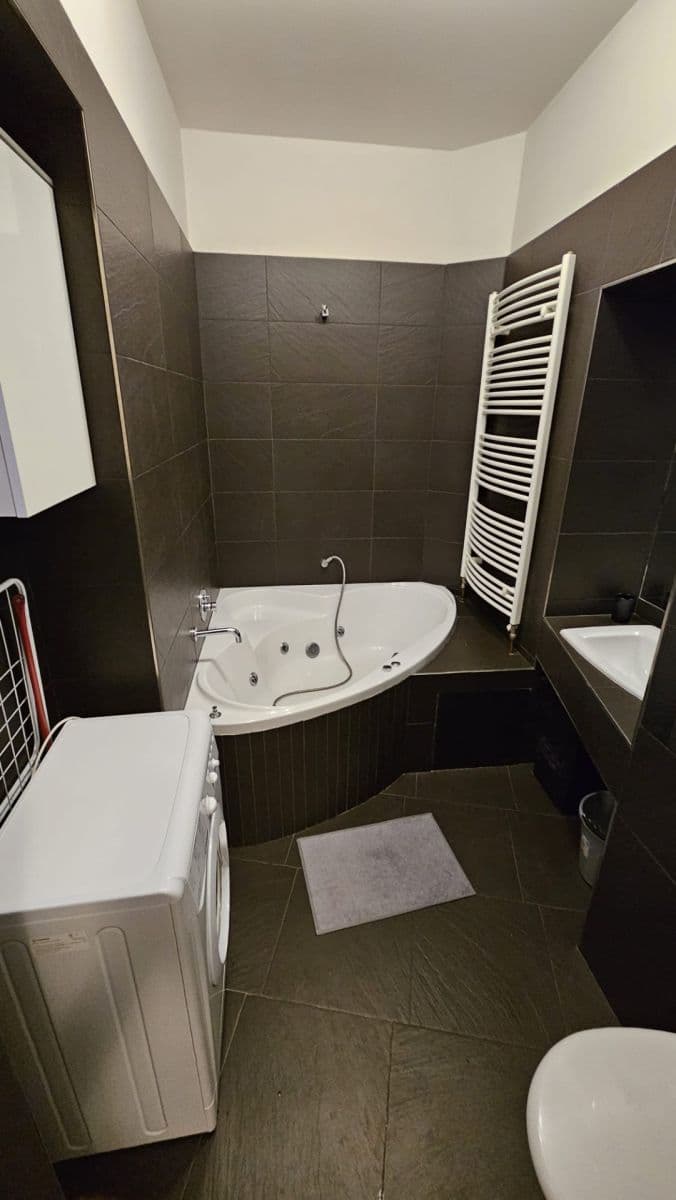 Pronájem bytu 2+kk 39 m², Biskupcova, Praha, Praha Pronájem bytu 2+kk 39 m², Biskupcova, Praha, Praha