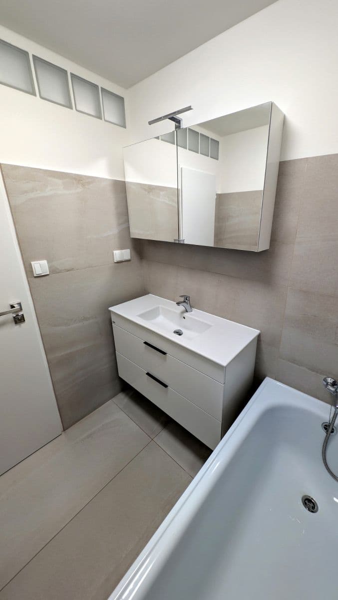 Pronájem bytu 4+1 107 m², Chalabalova, Praha, Praha Pronájem bytu 4+1 107 m², Chalabalova, Praha, Praha