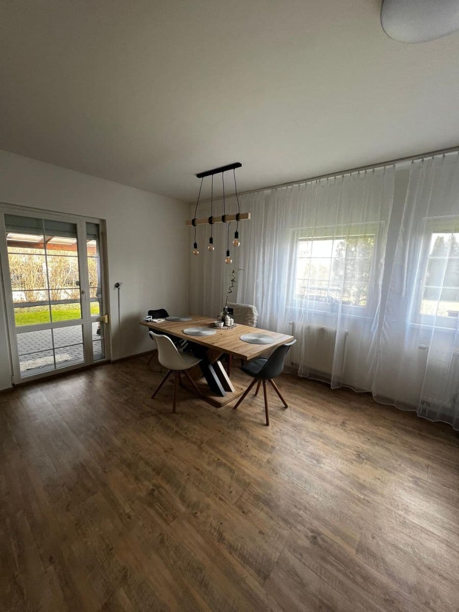 Pronájem domu 128 m², pozemek 1.200 m², V Pálce, Křenice, Středočeský kraj Pronájem domu 128 m², pozemek 1.200 m², V Pálce, Křenice, Středočeský kraj