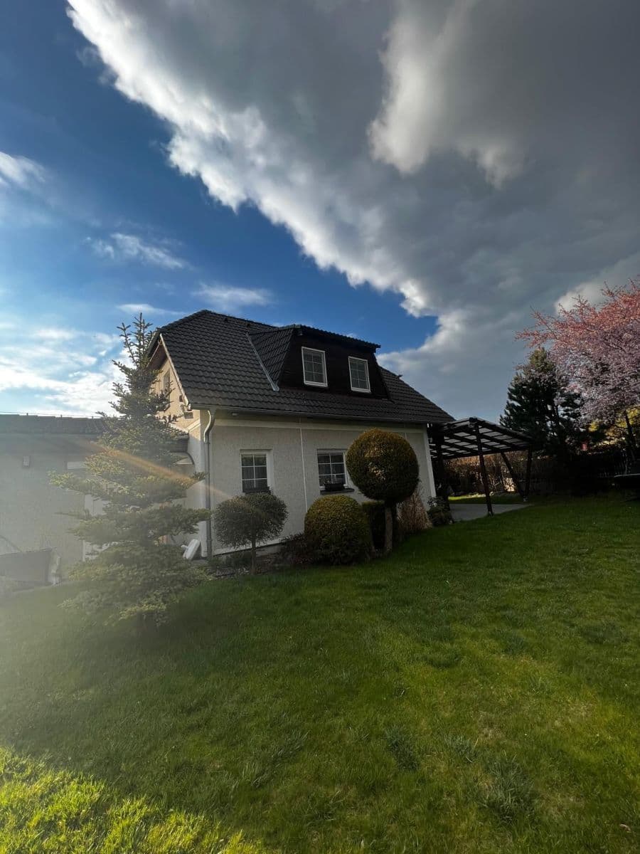 Pronájem domu 128 m², pozemek 1.200 m², V Pálce, Křenice, Středočeský kraj Pronájem domu 128 m², pozemek 1.200 m², V Pálce, Křenice, Středočeský kraj