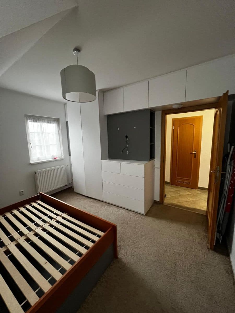 Pronájem domu 128 m², pozemek 1.200 m², V Pálce, Křenice, Středočeský kraj Pronájem domu 128 m², pozemek 1.200 m², V Pálce, Křenice, Středočeský kraj