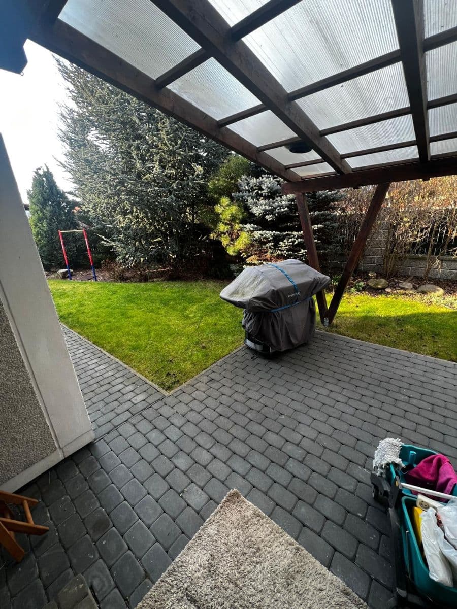 Pronájem domu 128 m², pozemek 1.200 m², V Pálce, Křenice, Středočeský kraj Pronájem domu 128 m², pozemek 1.200 m², V Pálce, Křenice, Středočeský kraj