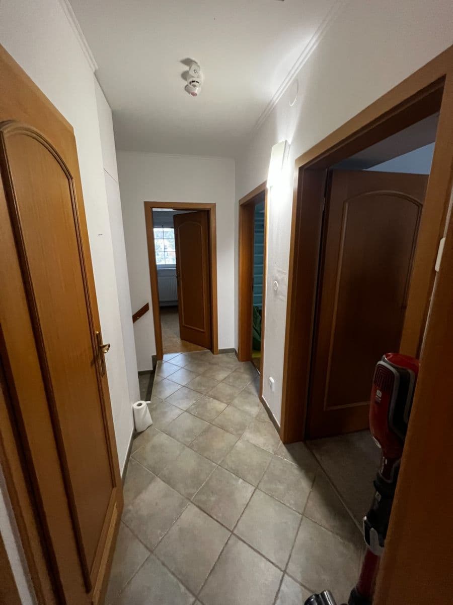 Pronájem domu 128 m², pozemek 1.200 m², V Pálce, Křenice, Středočeský kraj Pronájem domu 128 m², pozemek 1.200 m², V Pálce, Křenice, Středočeský kraj