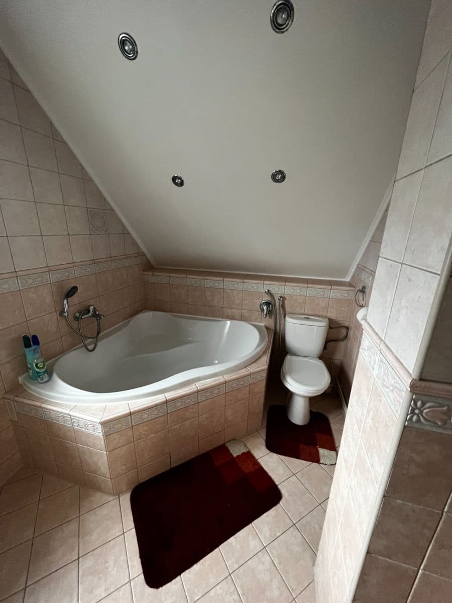 Pronájem domu 128 m², pozemek 1.200 m², V Pálce, Křenice, Středočeský kraj Pronájem domu 128 m², pozemek 1.200 m², V Pálce, Křenice, Středočeský kraj