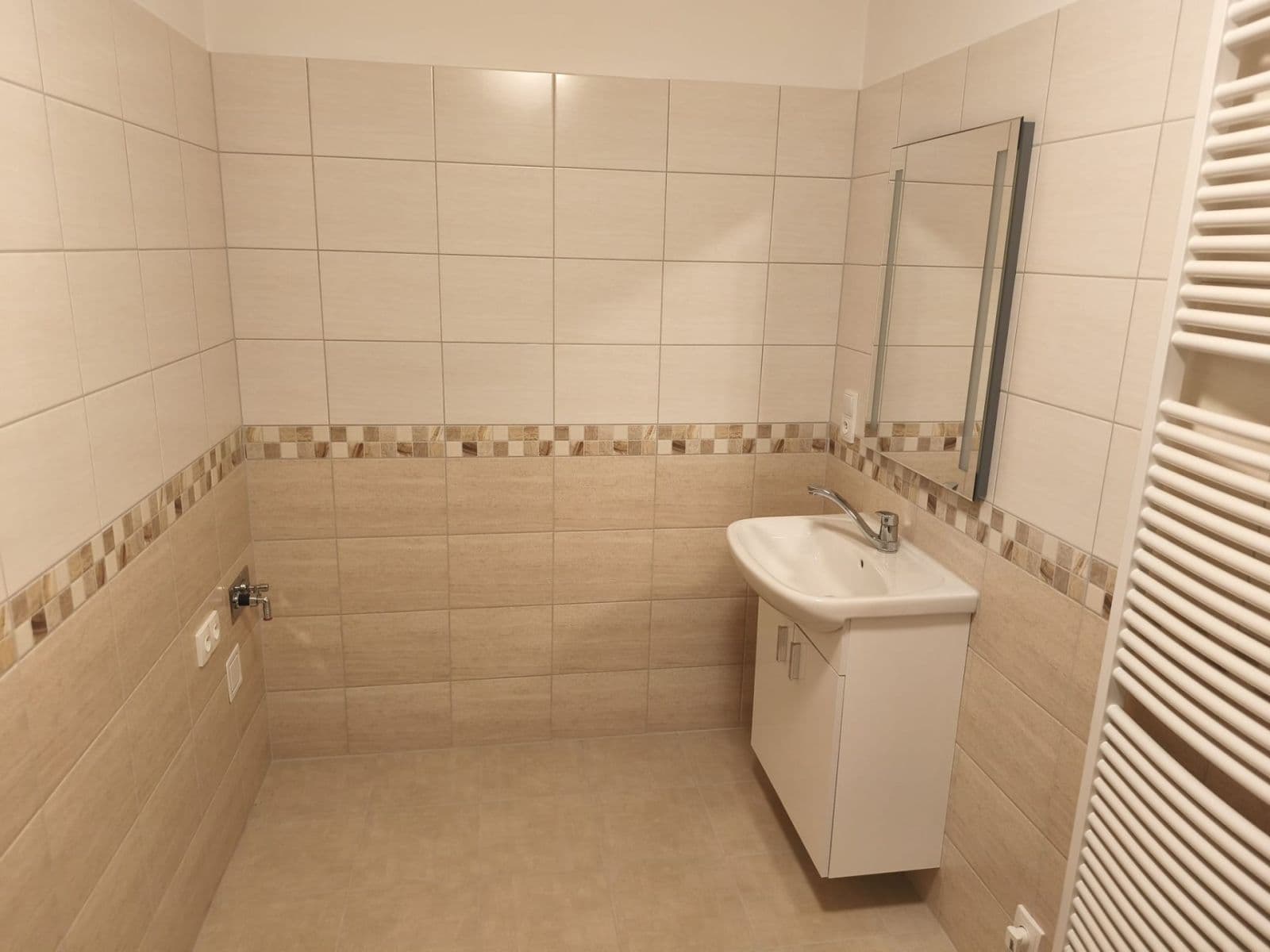 Pronájem bytu 1+kk 48 m², P. Bezruče, Nová Paka, Královéhradecký kraj Pronájem bytu 1+kk 48 m², P. Bezruče, Nová Paka, Královéhradecký kraj