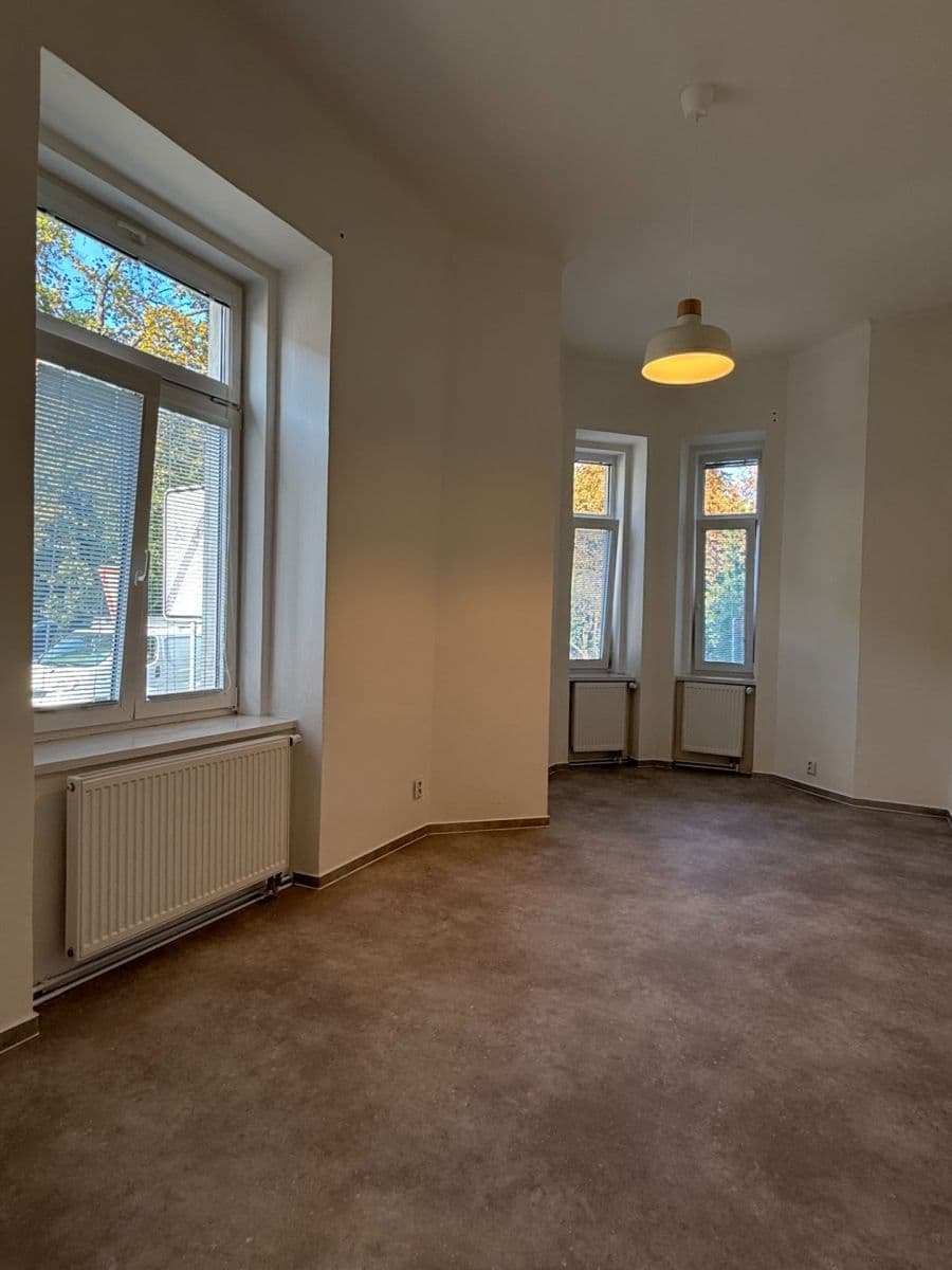 Pronájem bytu 3+kk 85 m², Sady 28. října, Břeclav, Jihomoravský kraj Pronájem bytu 3+kk 85 m², Sady 28. října, Břeclav, Jihomoravský kraj