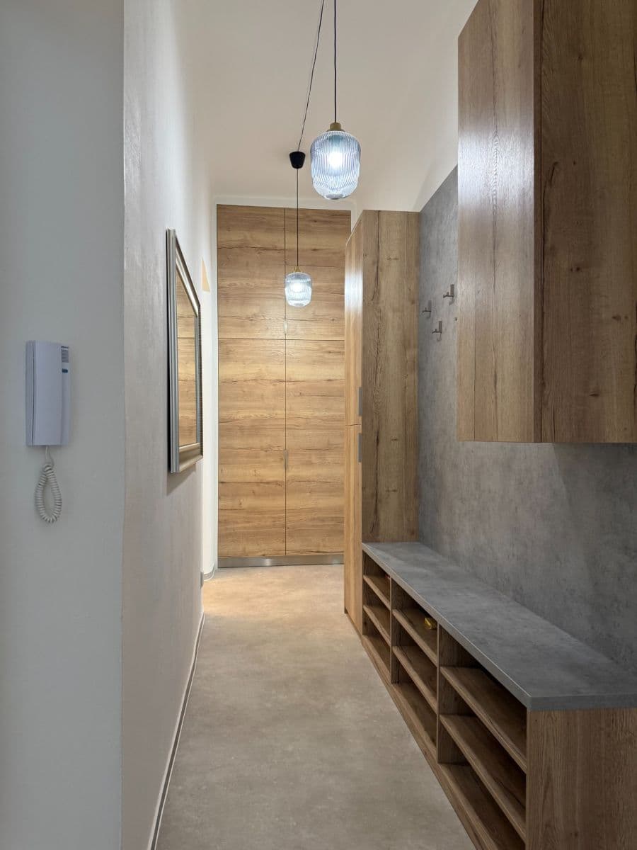 Pronájem bytu 3+kk 85 m², Sady 28. října, Břeclav, Jihomoravský kraj Pronájem bytu 3+kk 85 m², Sady 28. října, Břeclav, Jihomoravský kraj