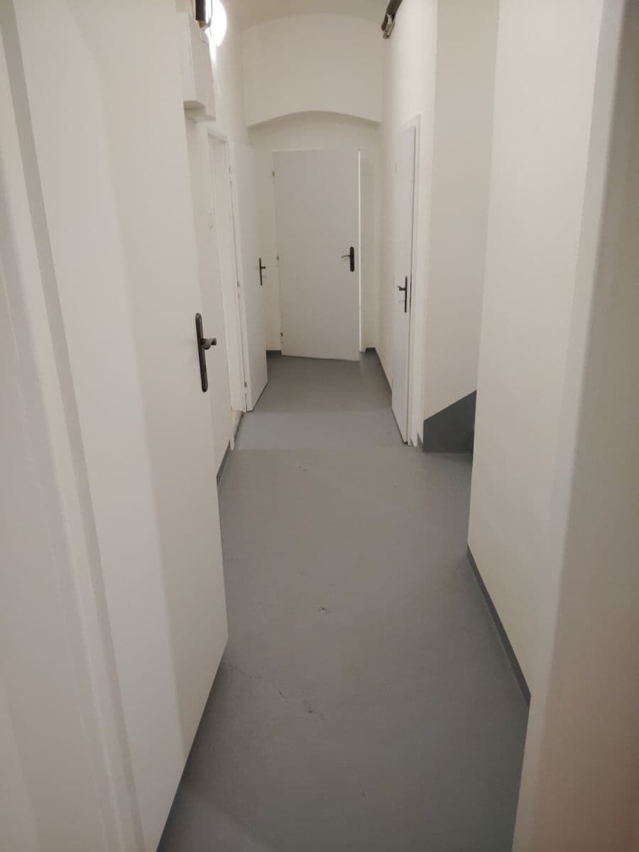 Pronájem kanceláře 110 m², Saratovská, Praha, Praha Pronájem kanceláře 110 m², Saratovská, Praha, Praha