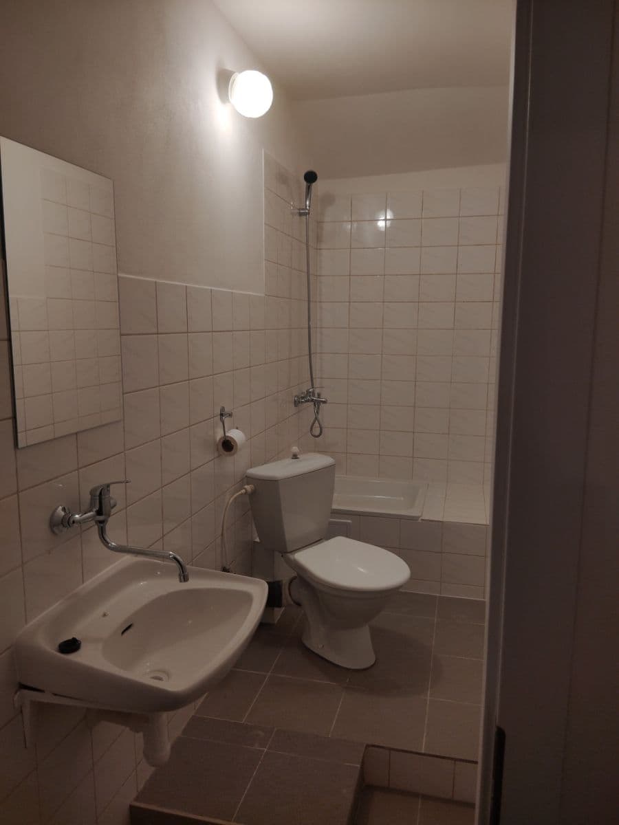 Pronájem kanceláře 110 m², Saratovská, Praha, Praha Pronájem kanceláře 110 m², Saratovská, Praha, Praha