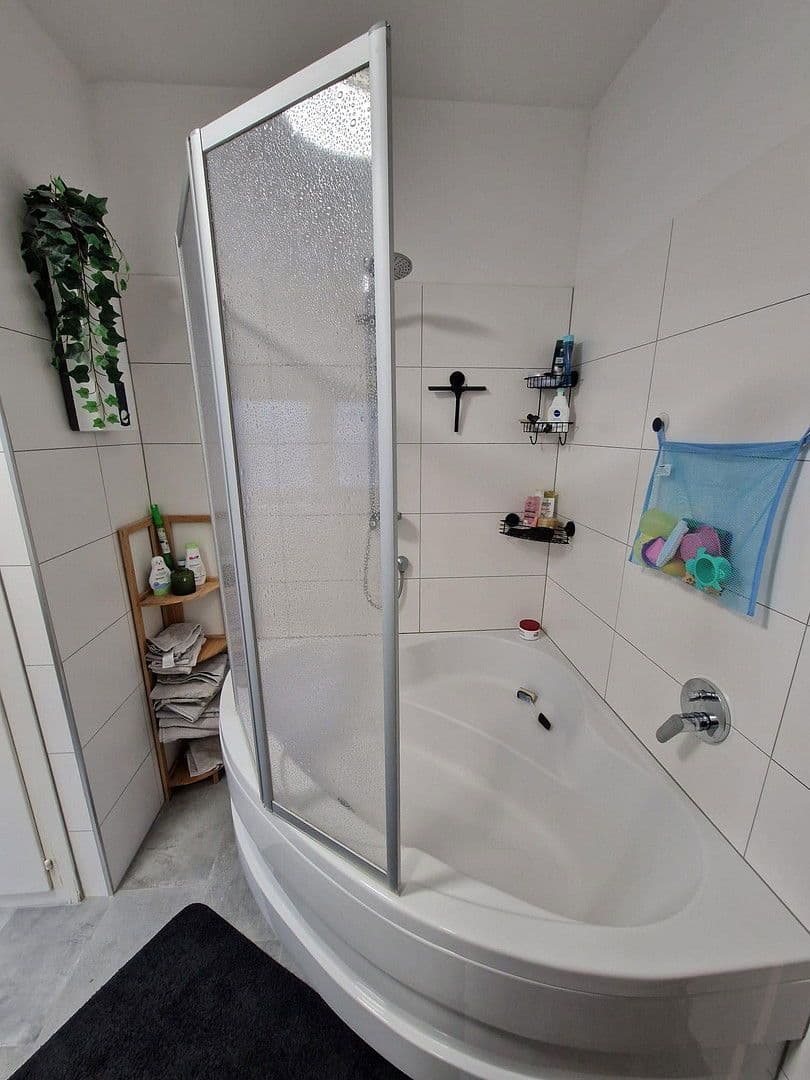 Pronájem bytu 4+1 109 m², Ebertstr. 93, Oberhausen, Severní Porýní-Vestfálsko Pronájem bytu 4+1 109 m², Ebertstr. 93, Oberhausen, Severní Porýní-Vestfálsko