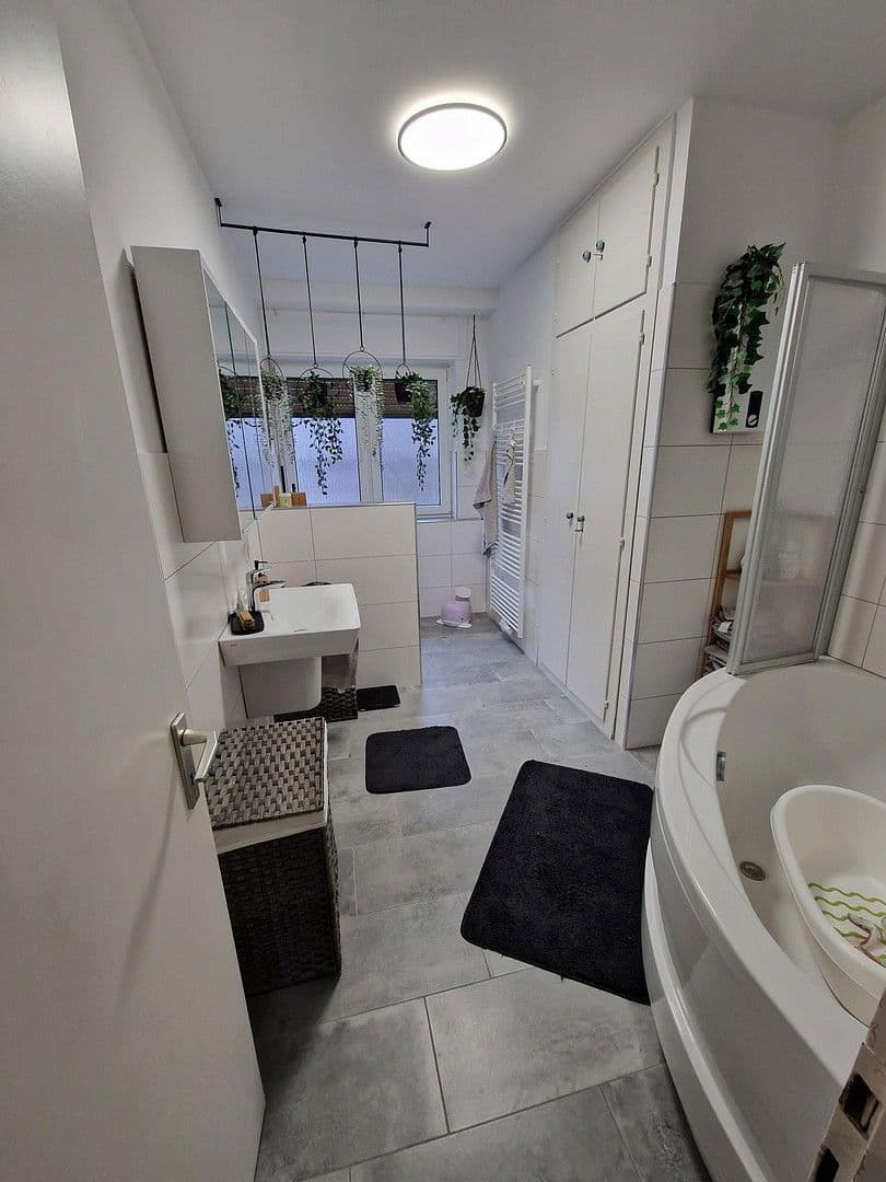 Pronájem bytu 4+1 109 m², Ebertstr. 93, Oberhausen, Severní Porýní-Vestfálsko Pronájem bytu 4+1 109 m², Ebertstr. 93, Oberhausen, Severní Porýní-Vestfálsko