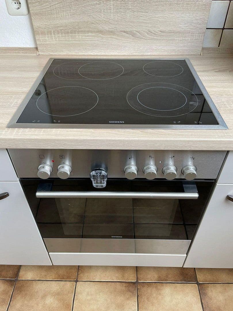 Pronájem bytu 3+1 74 m², Pforzheim, Bádensko-Württembersko Pronájem bytu 3+1 74 m², Pforzheim, Bádensko-Württembersko