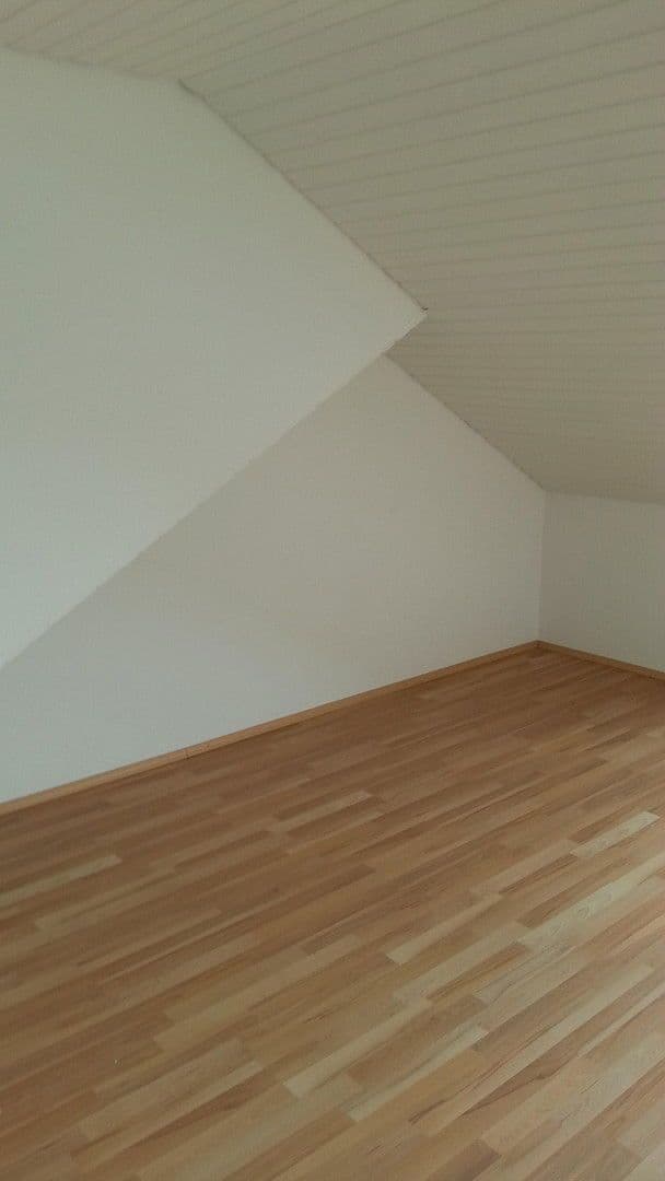 Pronájem bytu 3+1 74 m², Pforzheim, Bádensko-Württembersko Pronájem bytu 3+1 74 m², Pforzheim, Bádensko-Württembersko