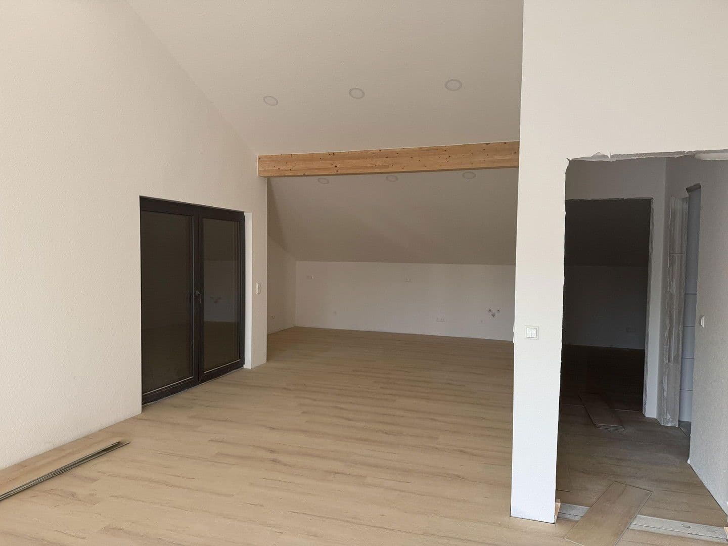 Pronájem bytu 3+1 100 m², Speyerer 6, Rauenberg, Bádensko-Württembersko Pronájem bytu 3+1 100 m², Speyerer 6, Rauenberg, Bádensko-Württembersko