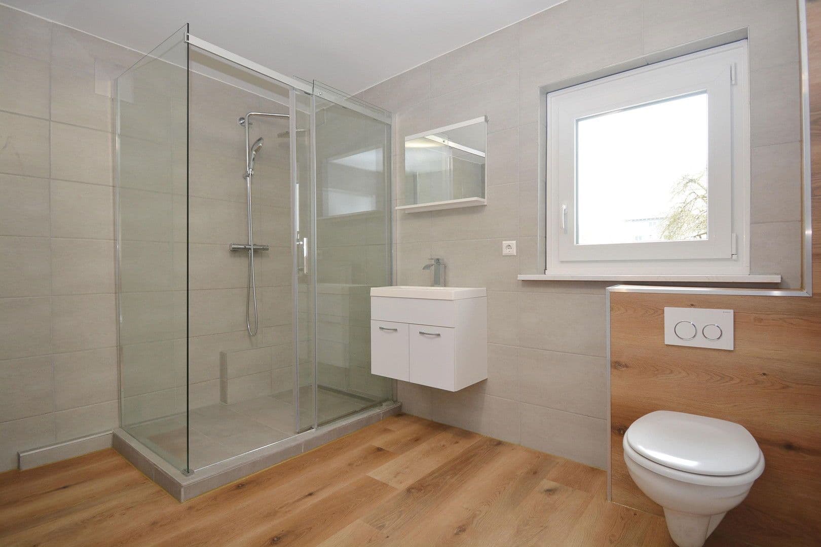 Prodej domu 122 m², pozemek 116 m², Hauptstraße 21, Ebersdorf b.Coburg, Bavorsko Prodej domu 122 m², pozemek 116 m², Hauptstraße 21, Ebersdorf b.Coburg, Bavorsko