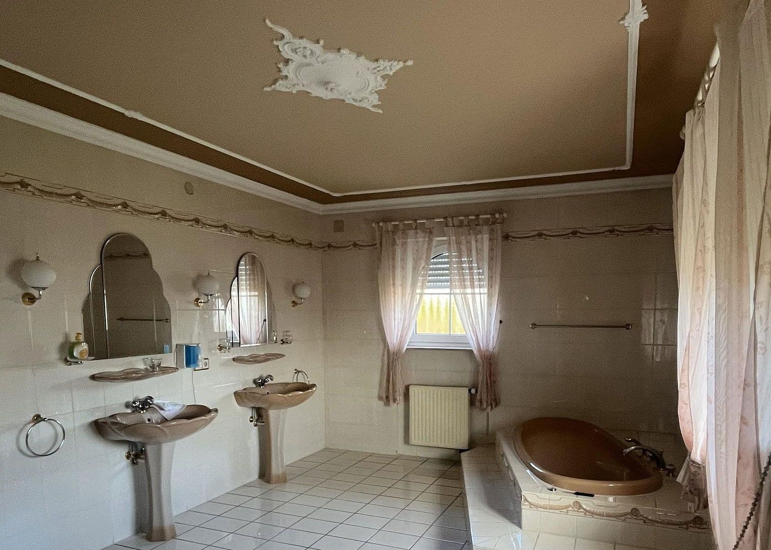 Prodej domu 400 m², pozemek 2.000 m², Birkenwaldstrasse 43, Fichtenau, Bádensko-Württembersko Prodej domu 400 m², pozemek 2.000 m², Birkenwaldstrasse 43, Fichtenau, Bádensko-Württembersko