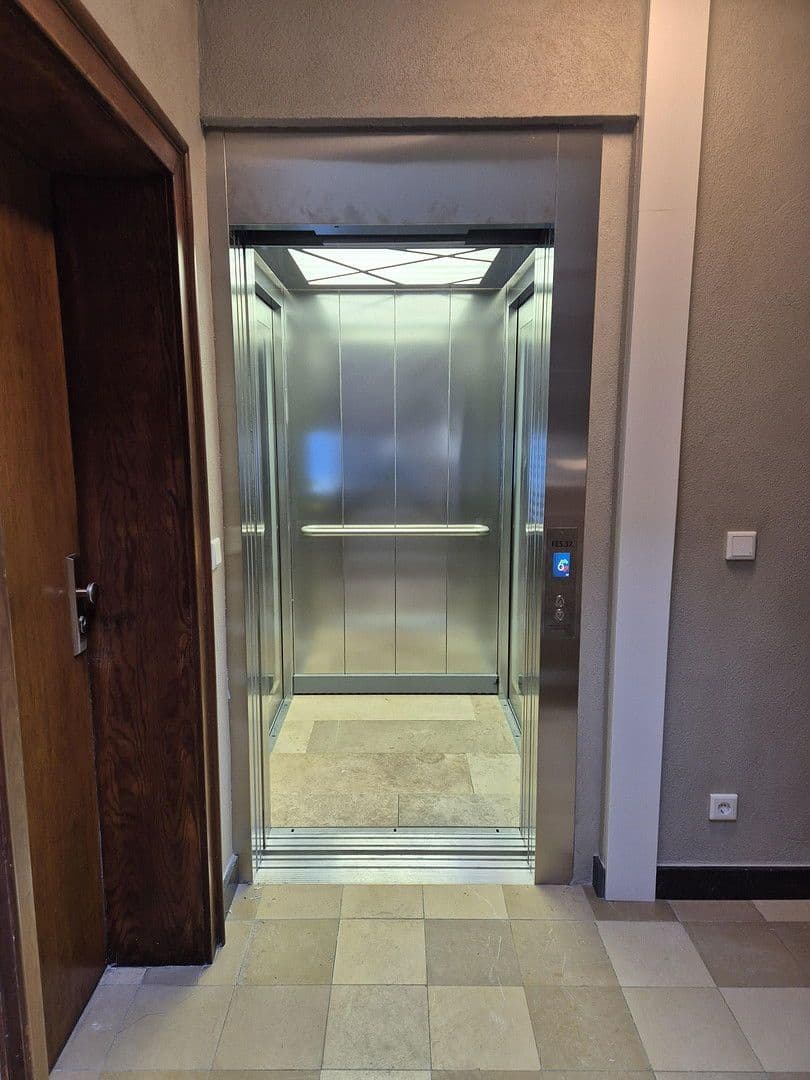 Pronájem kanceláře 160 m², Friedrich-Ebert-Str. 37-39, Düsseldorf, Severní Porýní-Vestfálsko Pronájem kanceláře 160 m², Friedrich-Ebert-Str. 37-39, Düsseldorf, Severní Porýní-Vestfálsko