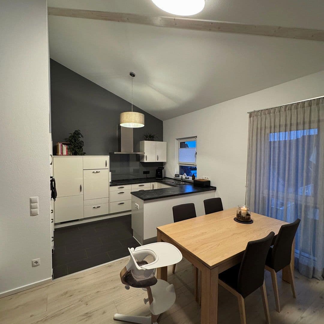 Pronájem bytu 3+1 100 m², Edenkoben, Porýní-Falc Pronájem bytu 3+1 100 m², Edenkoben, Porýní-Falc