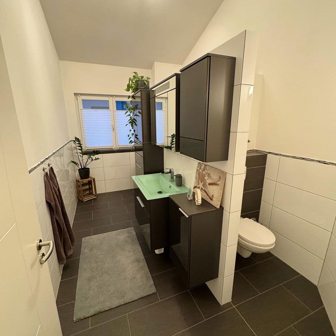 Pronájem bytu 3+1 100 m², Edenkoben, Porýní-Falc Pronájem bytu 3+1 100 m², Edenkoben, Porýní-Falc