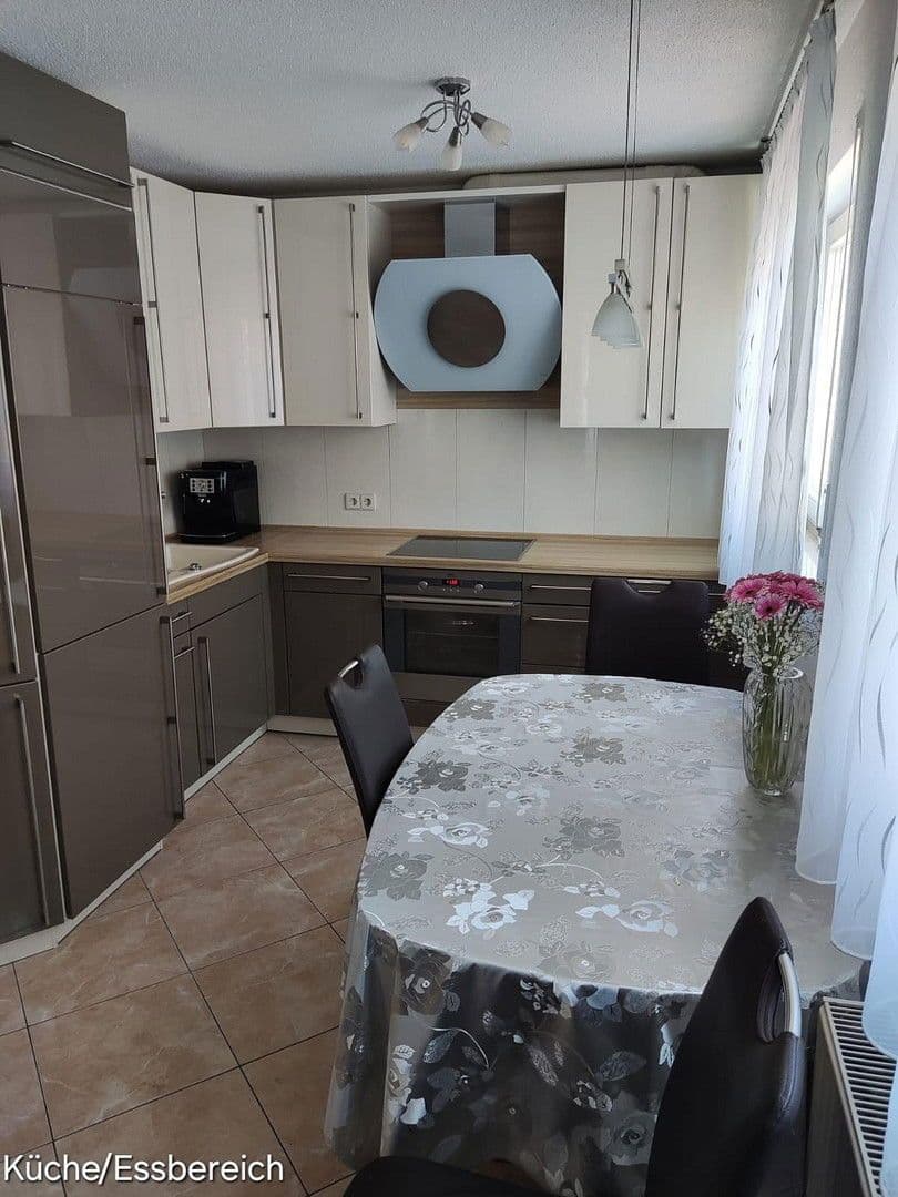 Prodej bytu 4+1 94 m², Friedrich-von-Heyd-Strasse, Weinsberg, Bádensko-Württembersko Prodej bytu 4+1 94 m², Friedrich-von-Heyd-Strasse, Weinsberg, Bádensko-Württembersko