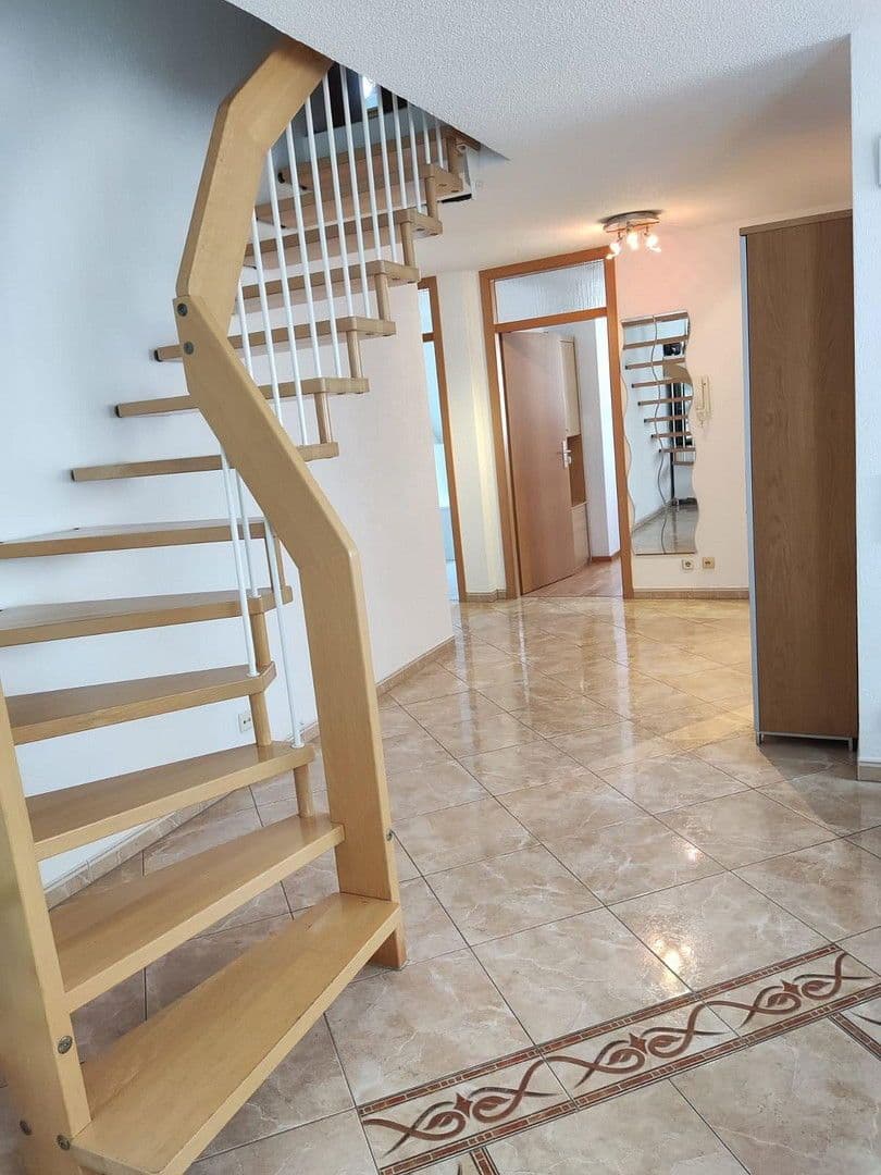 Prodej bytu 4+1 94 m², Friedrich-von-Heyd-Strasse, Weinsberg, Bádensko-Württembersko Prodej bytu 4+1 94 m², Friedrich-von-Heyd-Strasse, Weinsberg, Bádensko-Württembersko