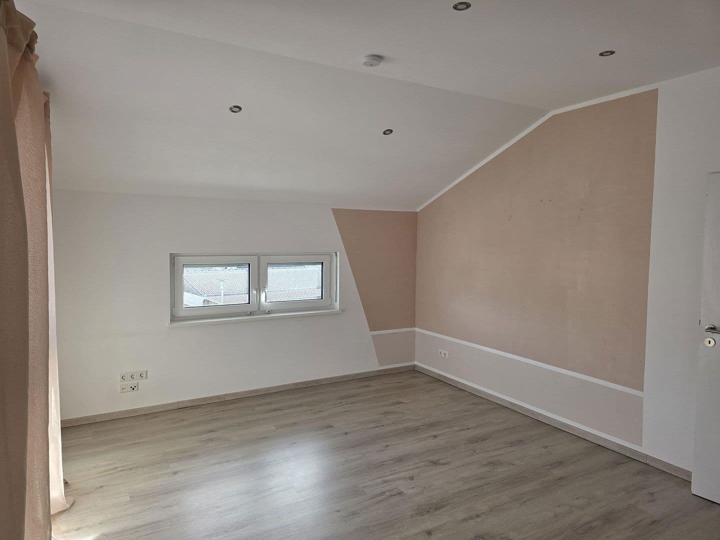 Prodej domu 167 m², pozemek 603 m², Niedereschach, Bádensko-Württembersko Prodej domu 167 m², pozemek 603 m², Niedereschach, Bádensko-Württembersko