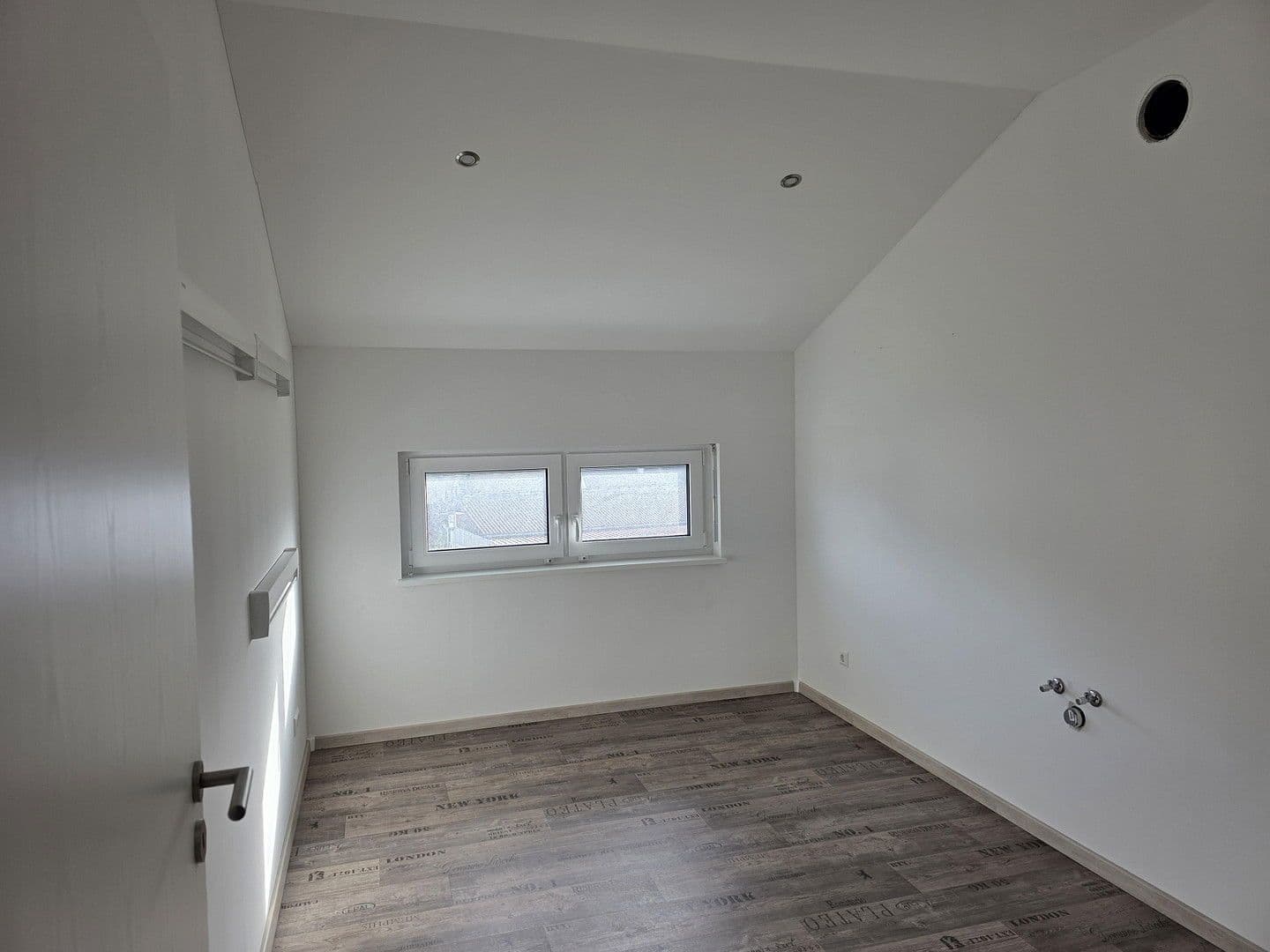 Prodej domu 167 m², pozemek 603 m², Niedereschach, Bádensko-Württembersko Prodej domu 167 m², pozemek 603 m², Niedereschach, Bádensko-Württembersko