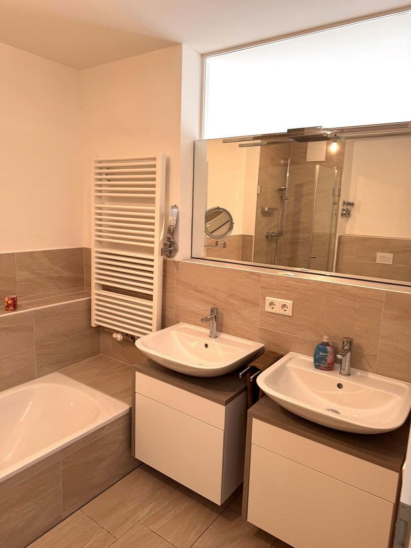 Pronájem bytu 3+1 110 m², Peterstr. 33, Nürnberg, Bavorsko Pronájem bytu 3+1 110 m², Peterstr. 33, Nürnberg, Bavorsko