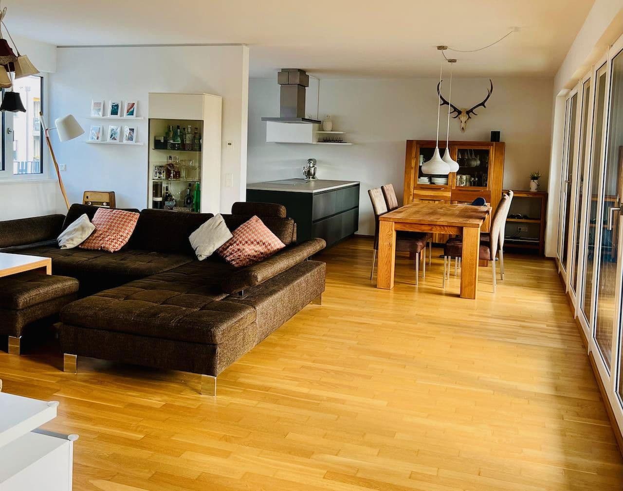 Pronájem bytu 3+1 110 m², Peterstr. 33, Nürnberg, Bavorsko Pronájem bytu 3+1 110 m², Peterstr. 33, Nürnberg, Bavorsko