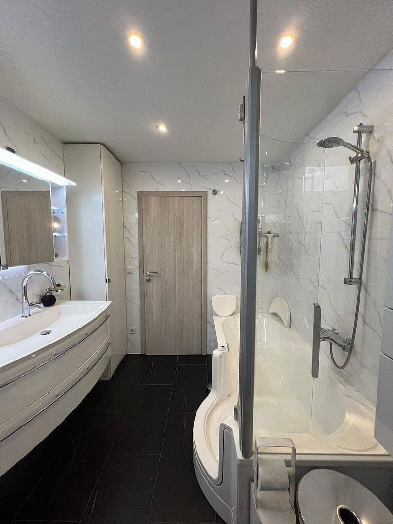 Prodej bytu 4+1 90 m², Albert-Roßhaupterstraße 14, München, Bavorsko Prodej bytu 4+1 90 m², Albert-Roßhaupterstraße 14, München, Bavorsko