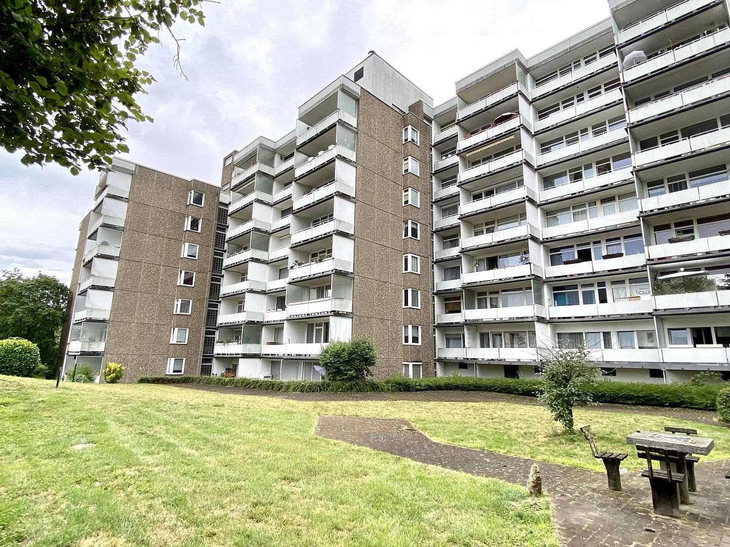 Pronájem bytu 2+1 66 m², Reginharstraße 2, Bergisch Gladbach, Severní Porýní-Vestfálsko Pronájem bytu 2+1 66 m², Reginharstraße 2, Bergisch Gladbach, Severní Porýní-Vestfálsko