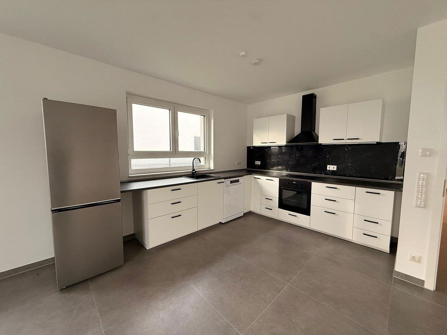 Pronájem bytu 6+1 212 m², Pfarrer-Kaspar-Walter-Straße 28, Offenbach am Main, Hessen Pronájem bytu 6+1 212 m², Pfarrer-Kaspar-Walter-Straße 28, Offenbach am Main, Hessen