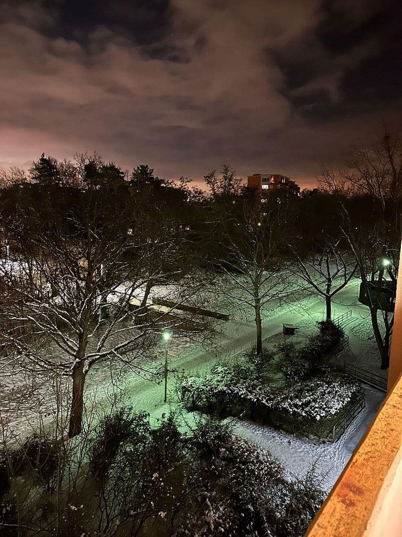 Pronájem bytu 1+1 35 m², Brunsbütteler Damm 311, Berlin, Berlín Pronájem bytu 1+1 35 m², Brunsbütteler Damm 311, Berlin, Berlín