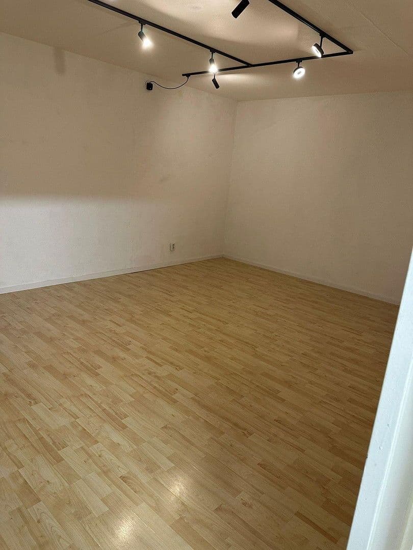 Pronájem bytu 1+1 35 m², Brunsbütteler Damm 311, Berlin, Berlín Pronájem bytu 1+1 35 m², Brunsbütteler Damm 311, Berlin, Berlín