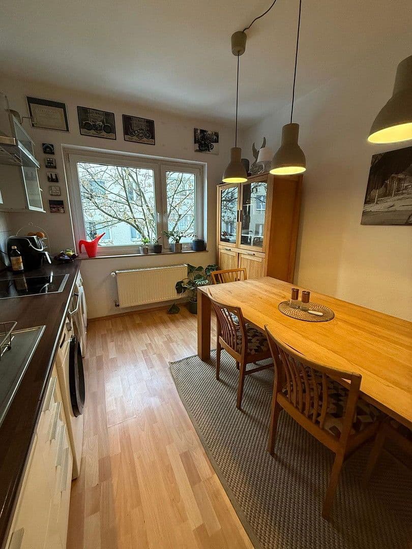 Pronájem bytu 2+1 73 m², Kurfürstenstr. 12-14, Köln, Severní Porýní-Vestfálsko Pronájem bytu 2+1 73 m², Kurfürstenstr. 12-14, Köln, Severní Porýní-Vestfálsko