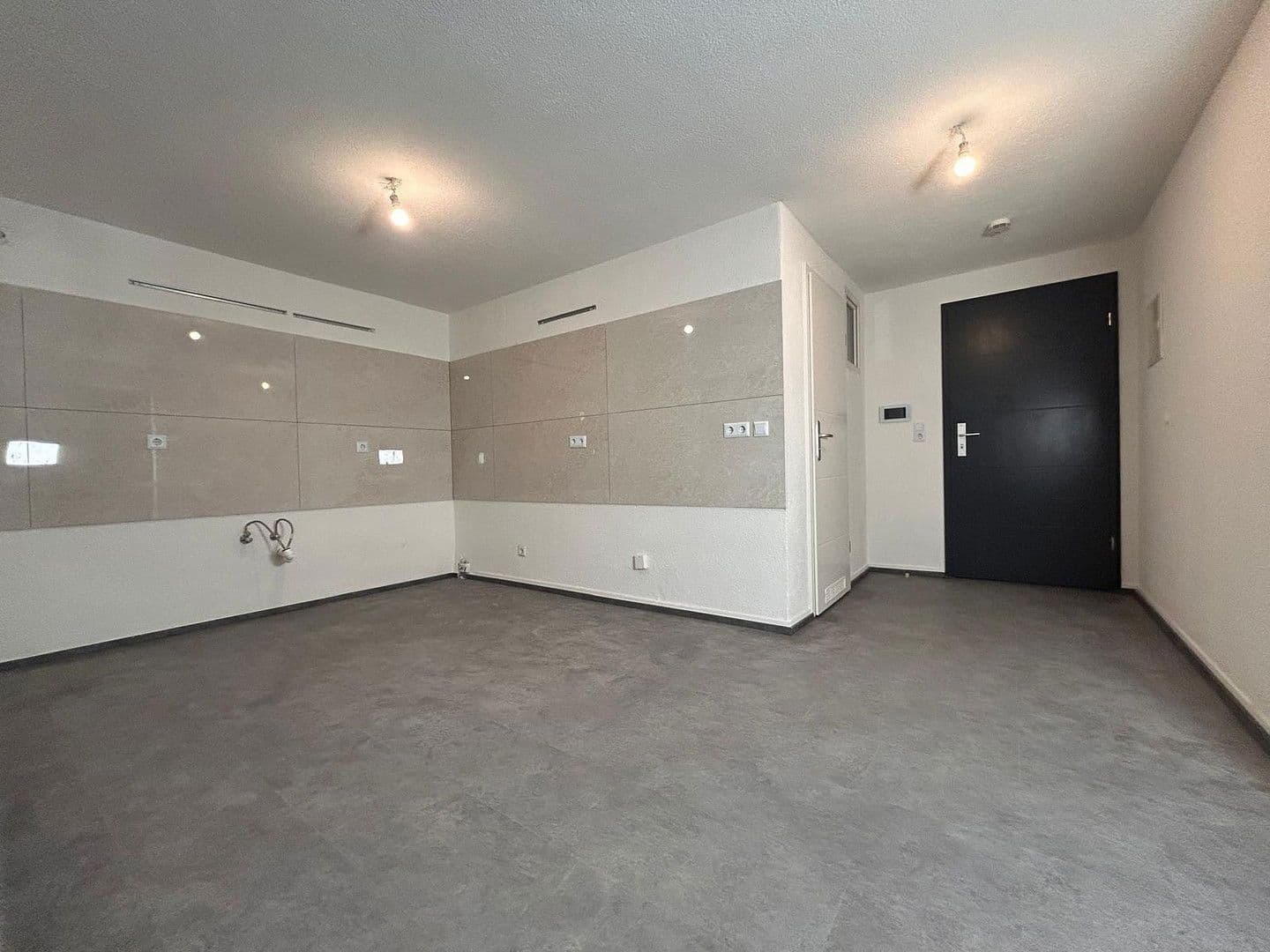 Pronájem bytu 2+1 50 m², Pforzheim, Bádensko-Württembersko Pronájem bytu 2+1 50 m², Pforzheim, Bádensko-Württembersko