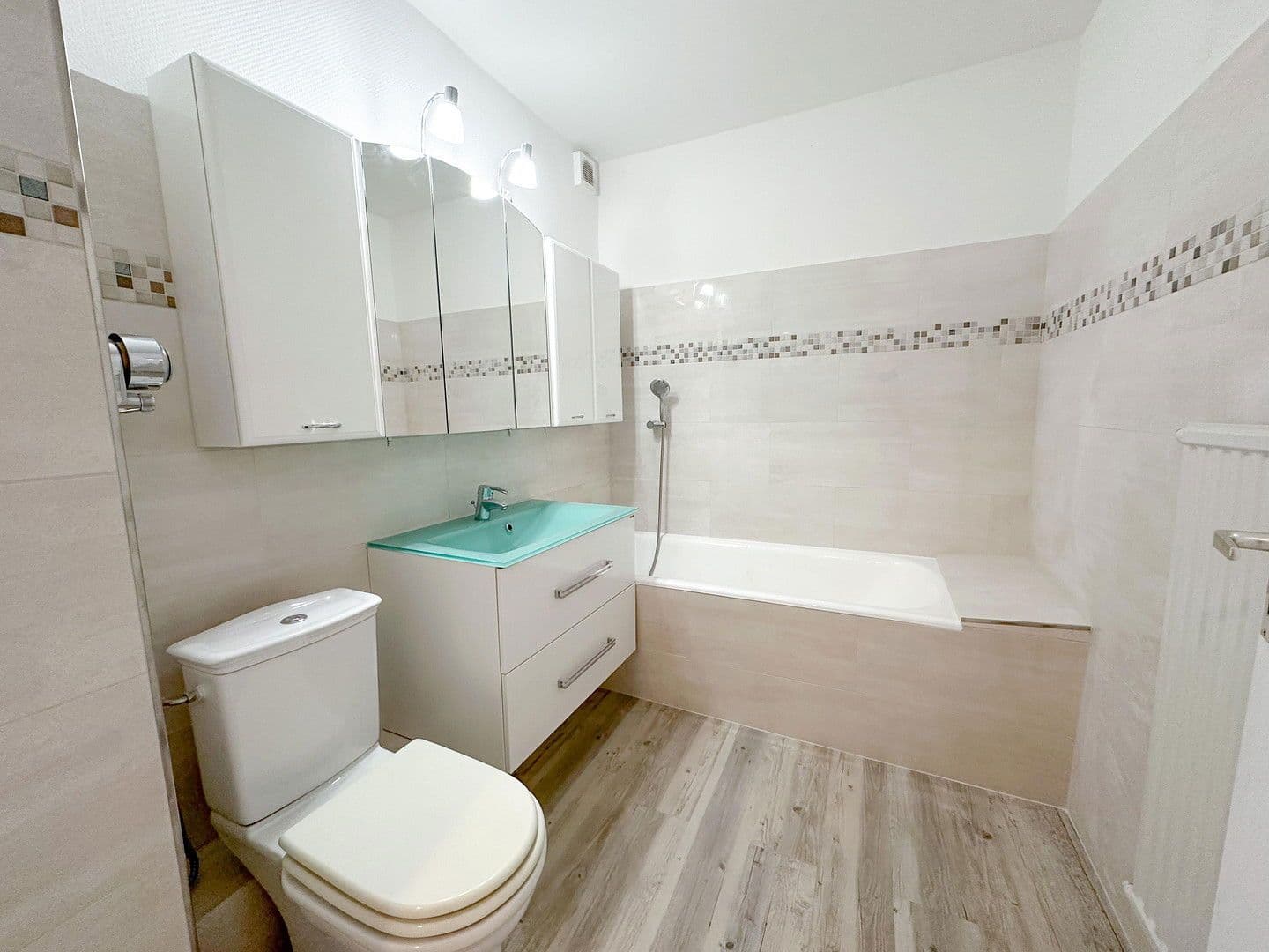 Pronájem bytu 1+kk 54 m², Hans-Schulten-Straße 12, Köln, Severní Porýní-Vestfálsko Pronájem bytu 1+kk 54 m², Hans-Schulten-Straße 12, Köln, Severní Porýní-Vestfálsko