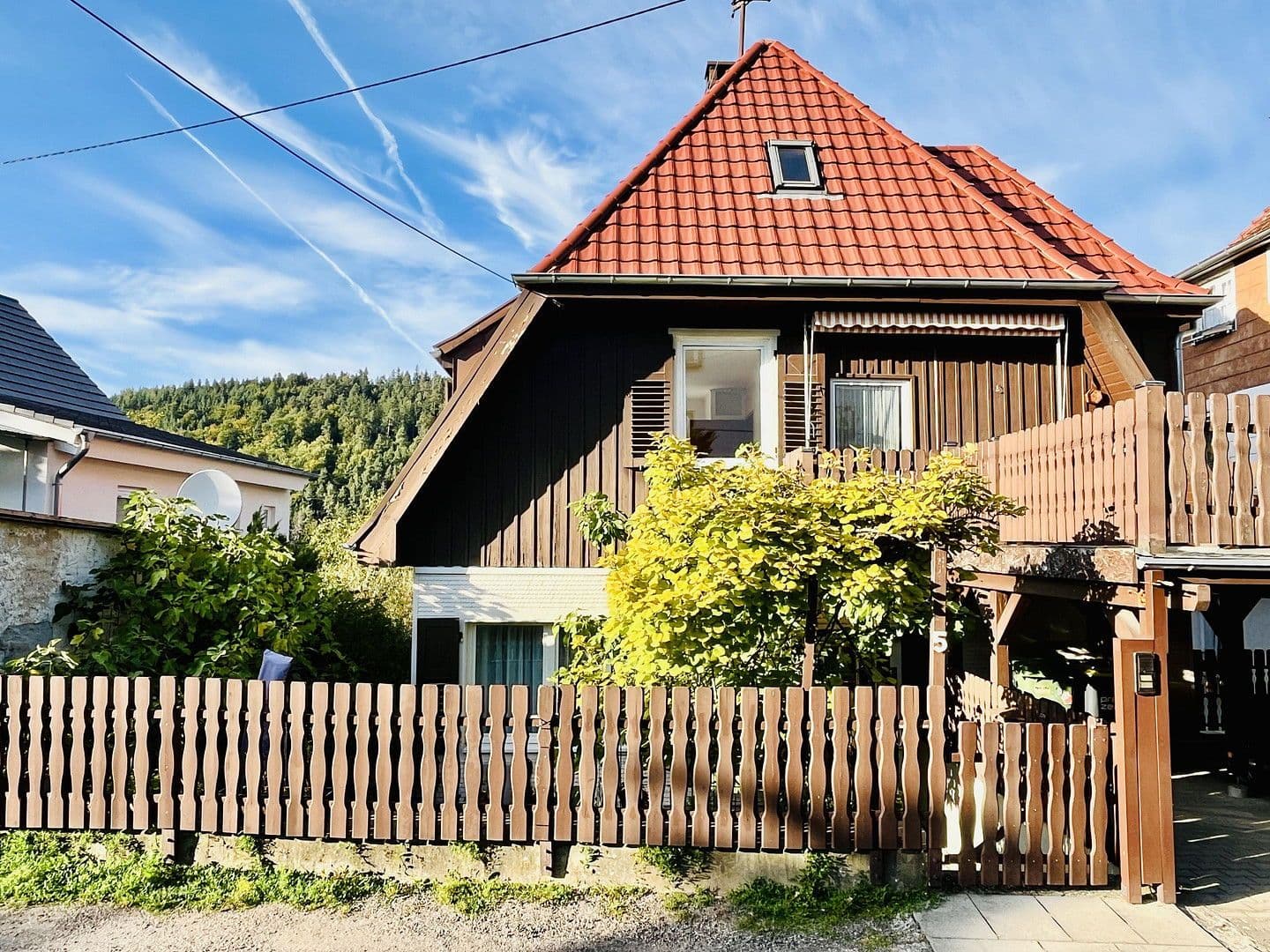 Prodej domu 146 m², pozemek 1.550 m², Neuenbürg, Bádensko-Württembersko Prodej domu 146 m², pozemek 1.550 m², Neuenbürg, Bádensko-Württembersko